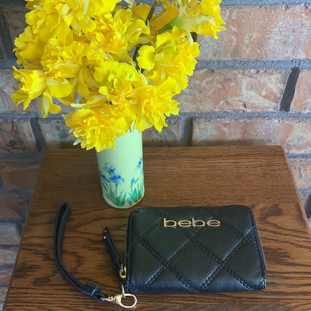 🖤bebe Wristlet